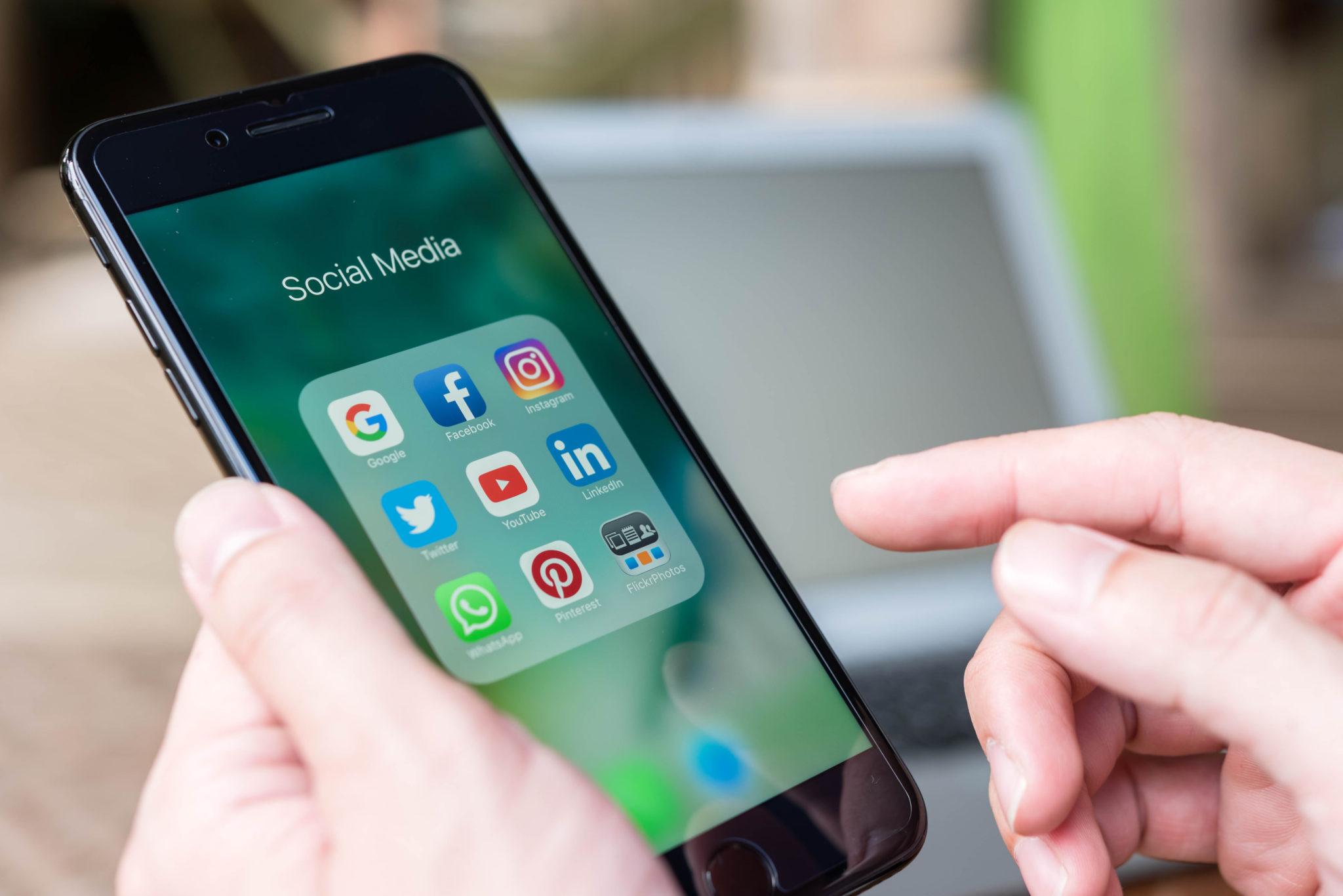 Τέλος τα social media για παιδιά κάτω των 15 – Τι προνοεί το νομοσχέδιο και πότε πάει Βουλή