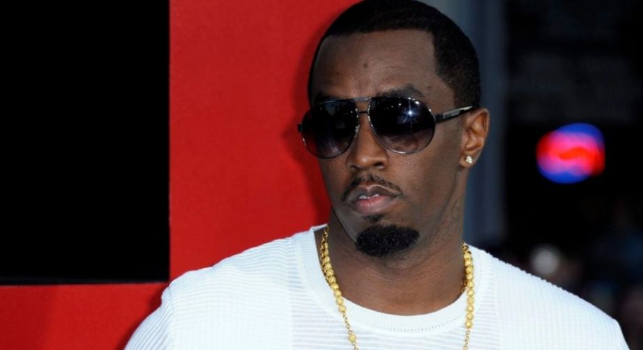 Diddy: Στα «λευκά πάρτι» χόρευαν γυμνοί και τους έλουζαν με σαμπάνια – Eικόνες με ΝτιΚάπριο, Πάρις Χίλτον, Κιμ Καρντάσιαν