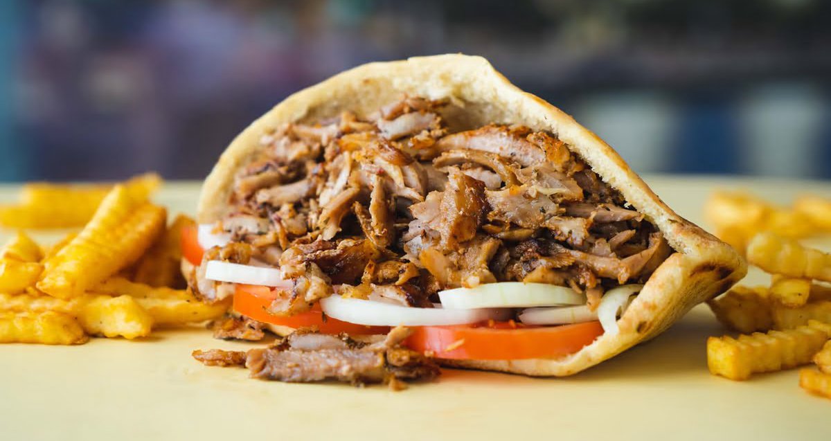 Το street food μαγαζί στον Πρωταρά με τον ιδιαίτερα φημισμένο γύρο - Προσφέρει επίσης burger και πίτσα