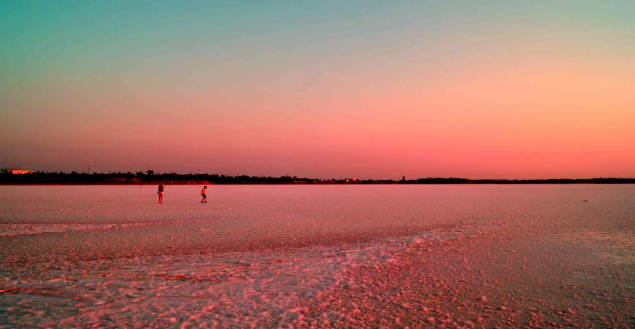 Φωτογραφίες: Το συννεφιασμένο ηλιοβασίλεμα στην Αλυκή Λάρνακας που μάγεψε το διαδίκτυο