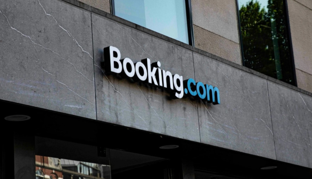 Κυβερνοεπίθεση στη Booking - Σε κίνδυνο προσωπικά δεδομένα εκατομμυρίων χρηστών