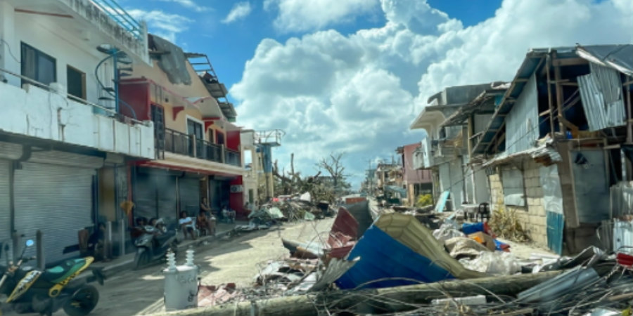 Εικόνες ολέθρου στις Φιλιππίνες - Εκπέμπουν SOS - 208 νεκροί από τον τυφώνα Ράι - BINTEO