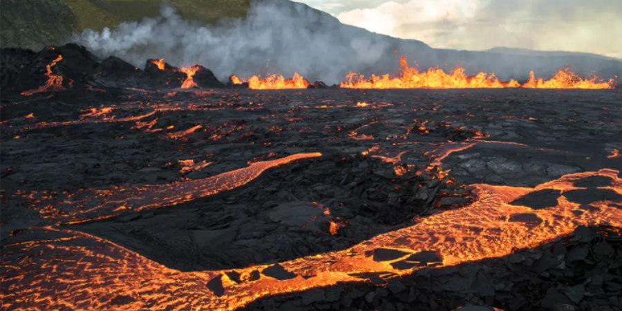 Η Ισλανδία εκκενώνει πόλη εν μέσω ανησυχιών για έκρηξη ηφαιστείου