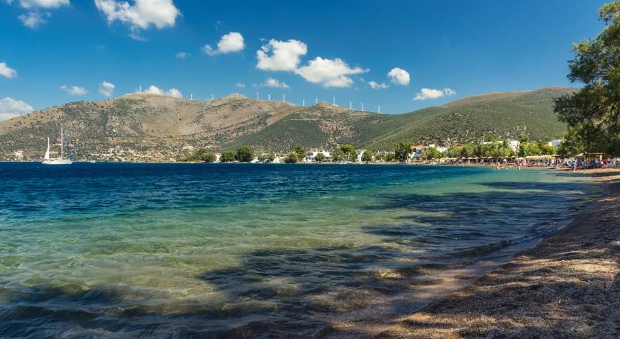 Τα ψάρια στον Αλμυροπόταμο της Εύβοιας ξεπηδούσαν από το νερό προς τη στεριά - Δείτε βίντεο