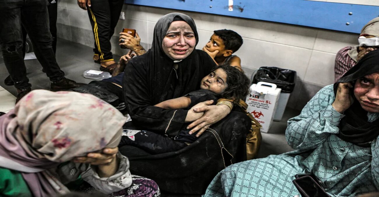 Σοκάρουν οι φωτογραφίες από το βομβαρδισμένο νοσοκομείο στη Γάζα - «Η μυρωδιά των νεκρών είναι παντού»