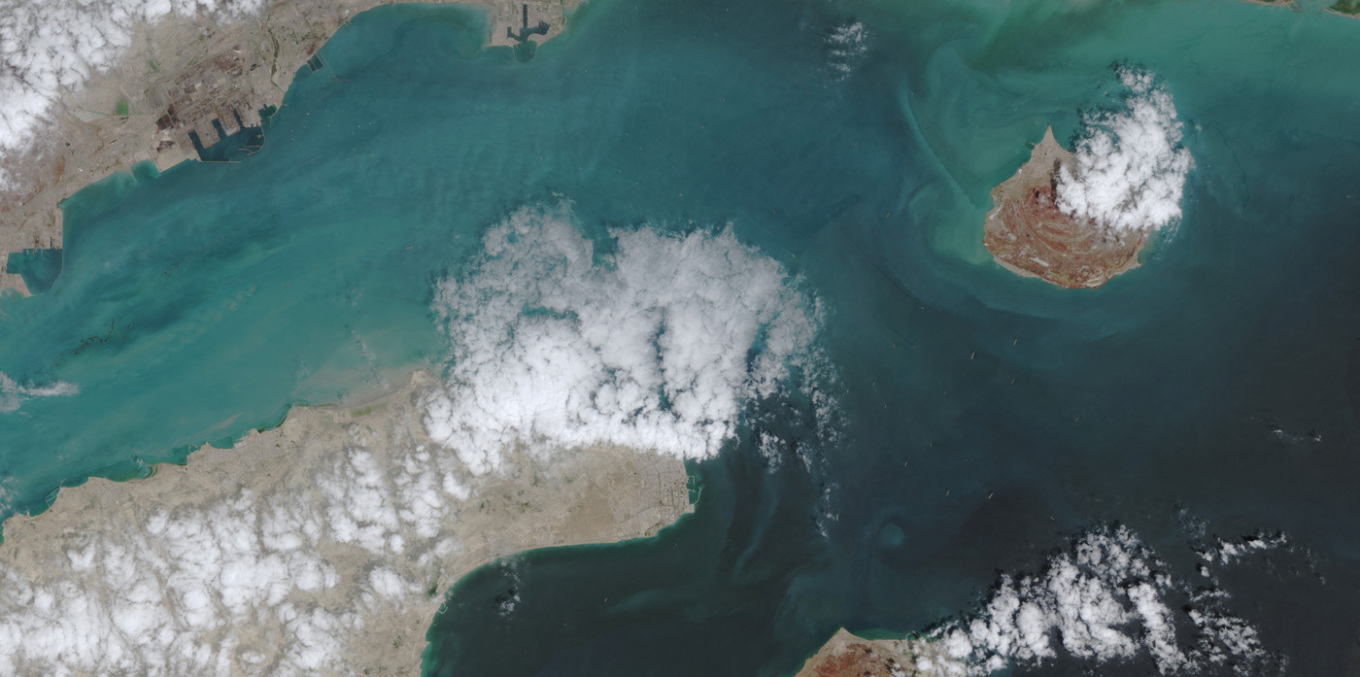 Τα Στενά του Ορμούζ δεν θα ανοίξουν όσο συνεχίζεται ο αμερικανικός αποκλεισμός, λέει ο επικεφαλής διαπραγματευτής του Ιράν