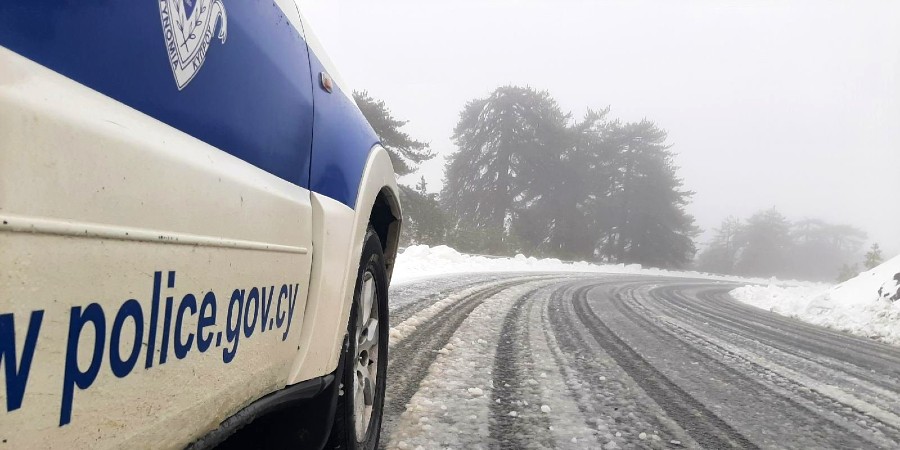 Έπεσε χιόνι στους δρόμους και έκλεισαν - Μόνο για οχήματα 4Χ4 ή με αντιολισθητικές αλυσίδες δρόμοι στα ορεινά Λεμεσού – Μόρφου και Πάφου