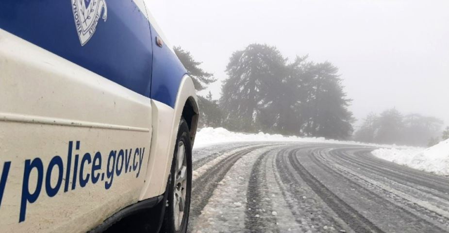 Ανοιχτοί μόνο για οχήματα με αλυσίδες δρόμοι προς Τρόοδος λόγω παγετού