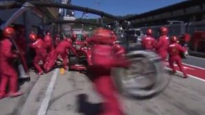 Pit stop παρωδία για τη Ferrari: Δεν είχαν φέρει τα ελαστικά (ΒΙΝΤΕΟ)