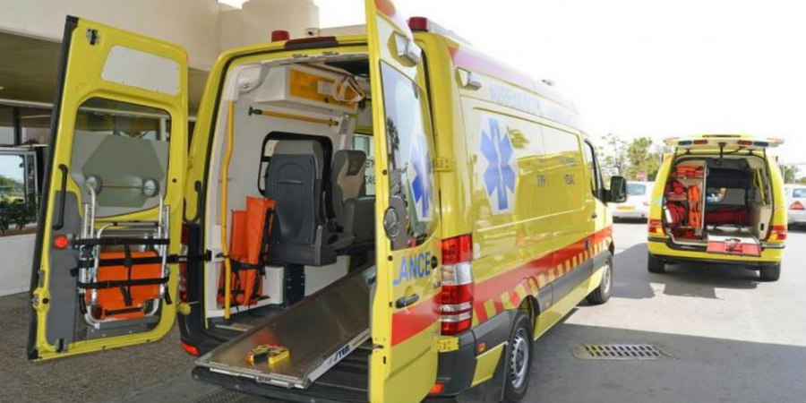 Οδηγός έχασε τον έλεγχο του οχήματος του και κατέληξε σε αυλή σπιτιού - Διακομίσθηκε στο νοσοκομείο 