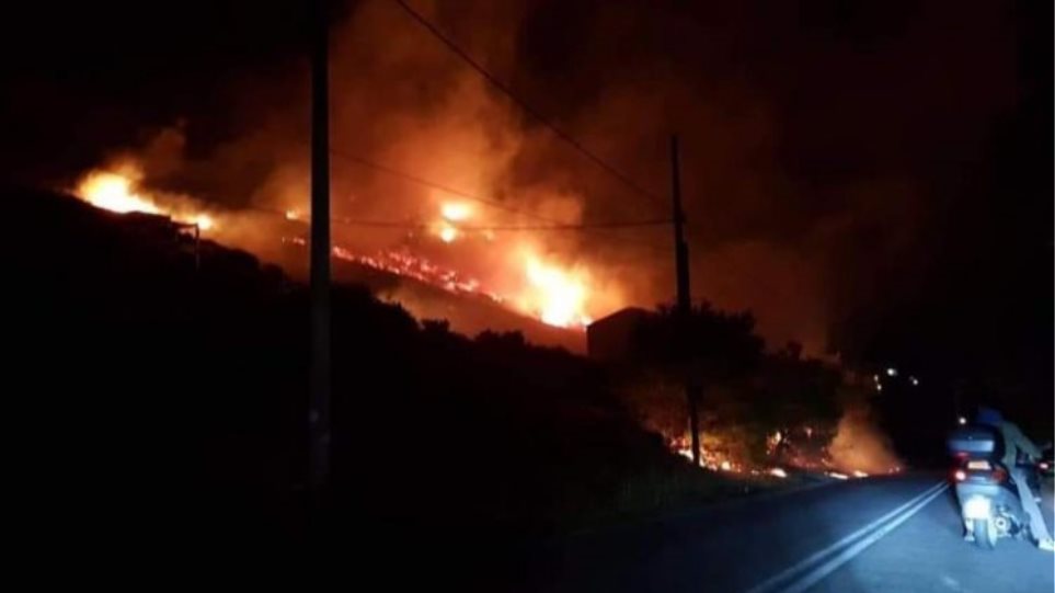 Ύποπτη πυρκαγιά στο Πόρτο Ράφτη - Απομάκρυναν τους κάτοικους 