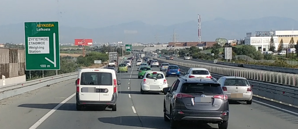 Καραμπόλα τριών οχημάτων στον αυτοκινητόδρομο – Άνοιξε η λωρίδα κυκλοφορίας 