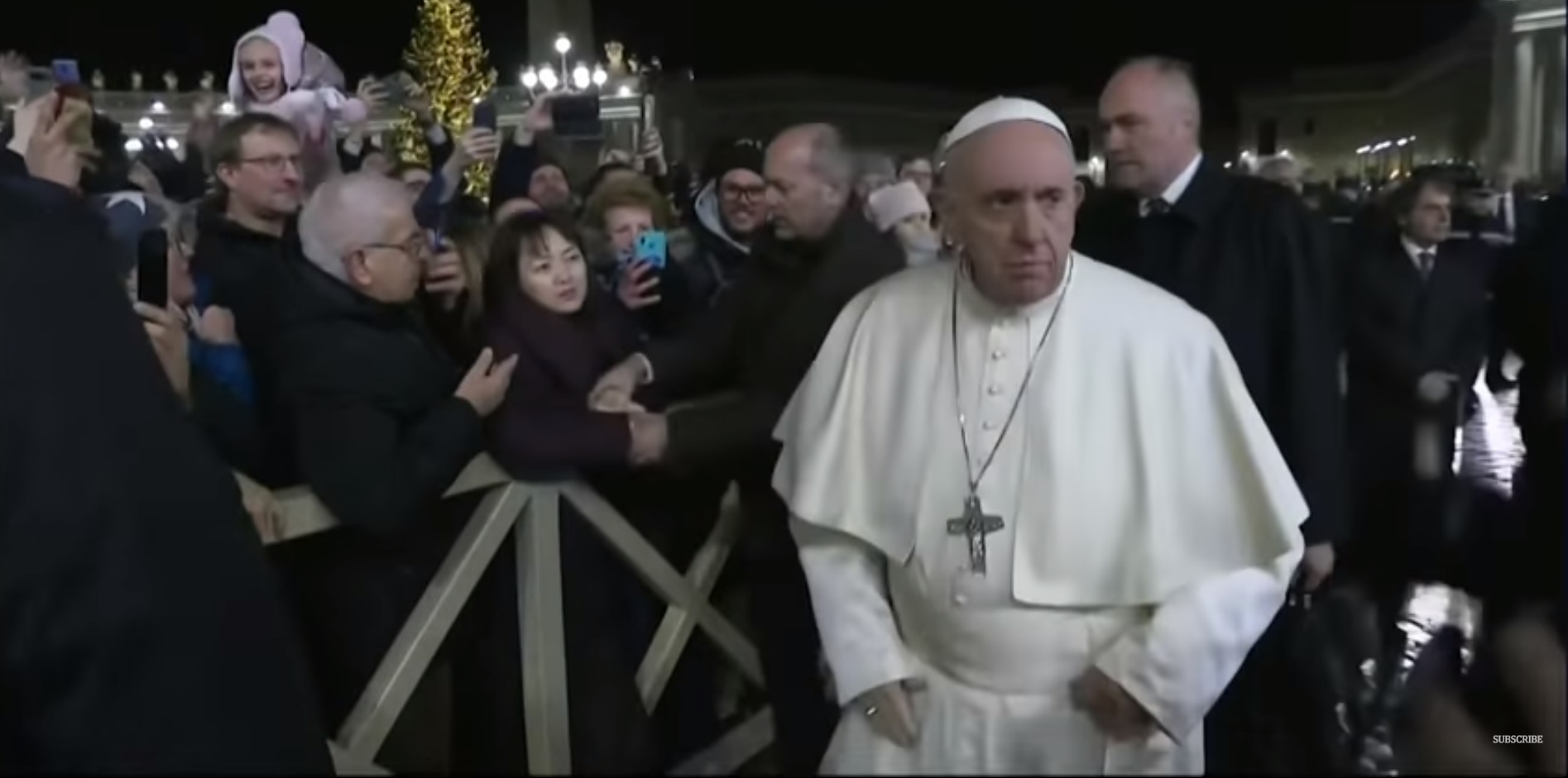 Ο Πάπας χαστούκισε το χέρι γυναίκας – «Συγγνώμη, κάποιες φορές χάνω την υπομονή μου» - VIDEO