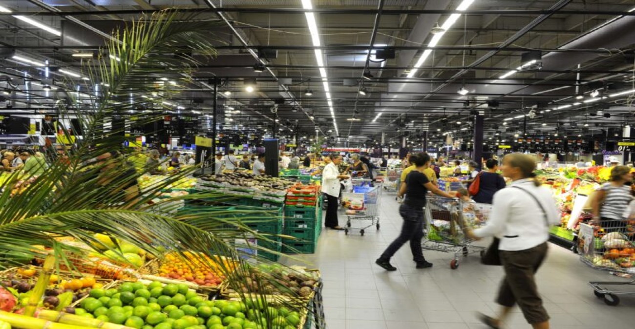Η Carrefour στη Γαλλία «καρφώνει» με ταμπέλες τις εταιρείες που πουλάνε λιγότερο προϊόν αλλά στην ίδια τιμή
