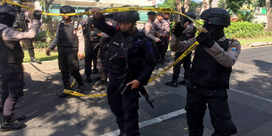 Ινδονησία: Επιθέσεις βομβιστών καμικάζι σε 3 εκκλησίες - ΦΩΤΟΓΡΑΦΙΕΣ