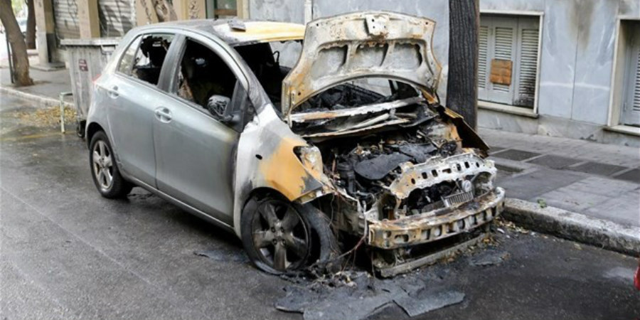 ΠΑΦΟΣ: Καταστράφηκε ολοσχερώς όχημα από πυρκαγιά - Δεν βρίσκουν τον ιδιοκτήτη του 