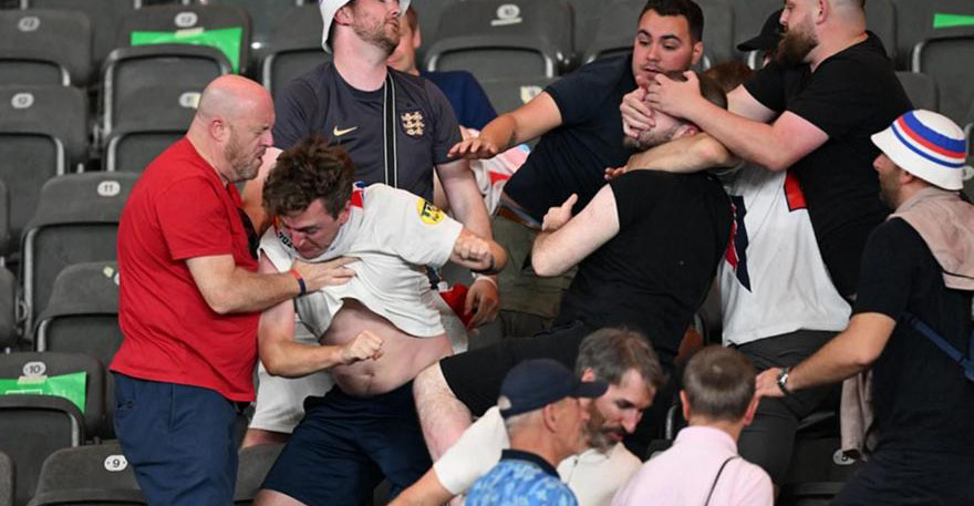 ΒΙΝΤΕΟ: Άγγλοι οπαδοί πλακώθηκαν μεταξύ τους στη διάρκεια του τελικού