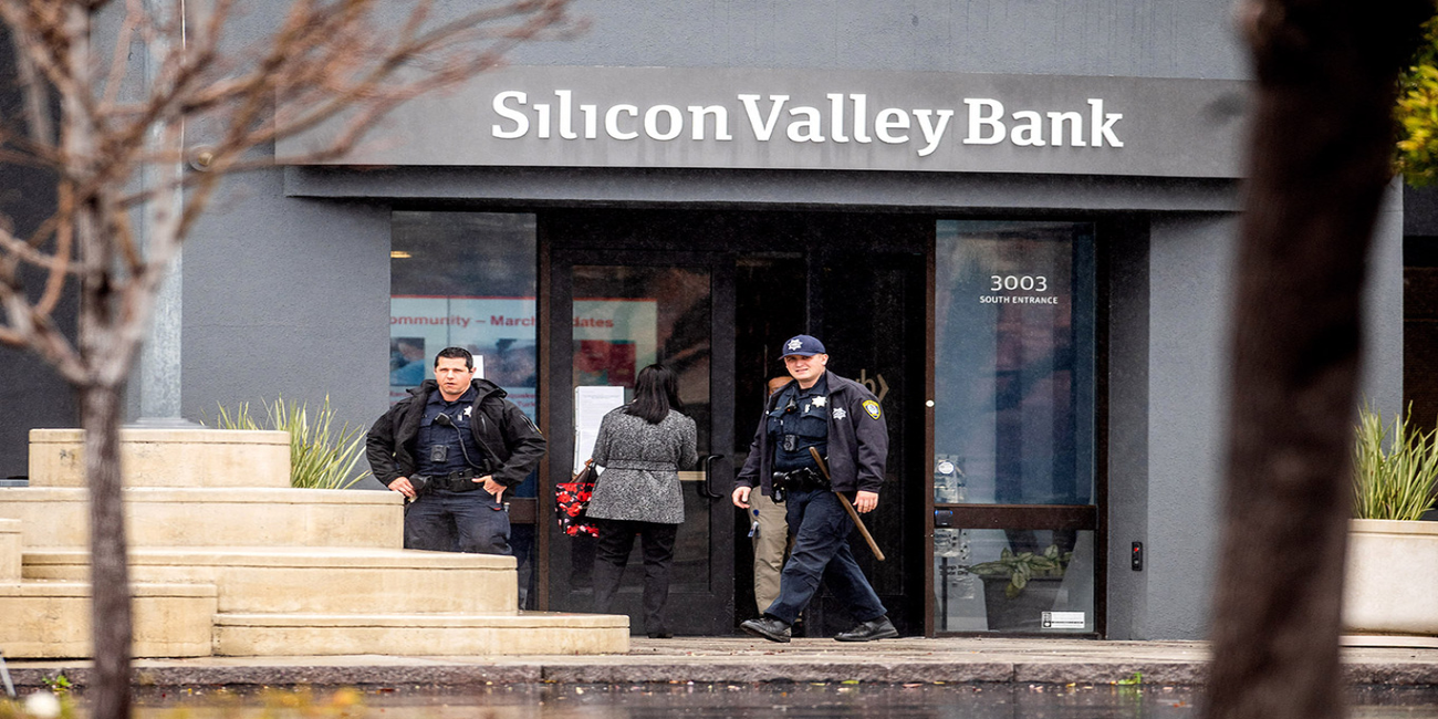 Silicon Valley Bank: H κατάρρευση της τράπεζας «τρομάζει» τις αγορές – Ποιες θα είναι οι επιπτώσεις