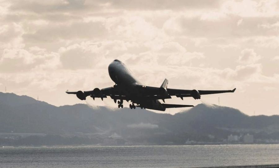 Τρόμος σε πτήση - Κεραυνός χτύπησε αεροσκάφος εν μέσω καταιγίδας