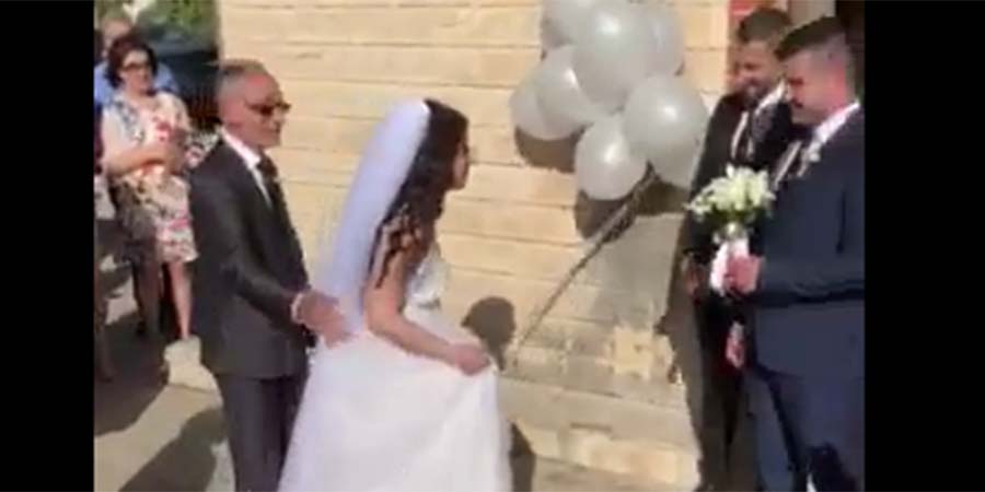 Όταν ο Κύπριος πεθερός αρνείται να παραδώσει την κόρη στον γαμπρό! -VIDEO