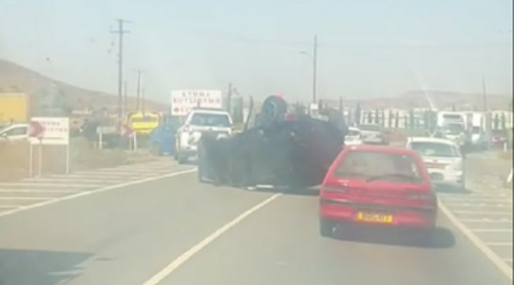ΕΚΤΑΚΤΟ-ΛΕΥΚΩΣΙΑ: Τροχαίο ατύχημα με αυτοκίνητο να ανατρέπεται-  Εμπλέκεται όχημα της Εθνικής Φρουράς