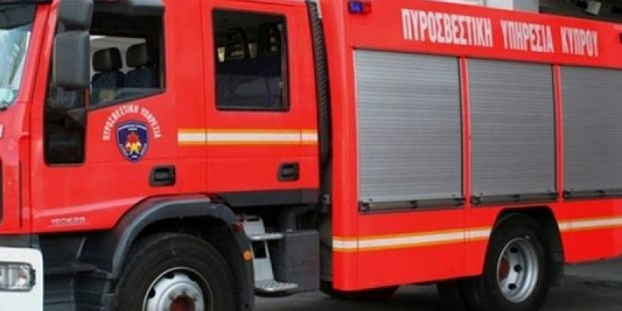 Τρέχει η Πυροσβεστική για να προλάβει τη φωτιά στην επαρχία Λεμεσού