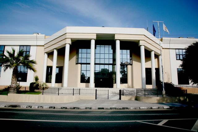 Εμπρησμός οχήματος εταιρείας στην Πάφο - Βρισκόταν σε χώρο στάθμευσης πολυκατοικίας - Υπό κράτηση δύο πρόσωπα