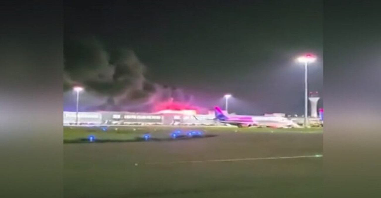 Βρετανία: Αναστέλλονται λόγω μεγάλης πυρκαγιάς οι πτήσεις στο αεροδρόμιο Λούτον του Λονδίνου
