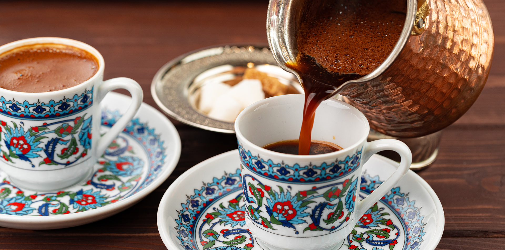 «Επιθετικό μάρκετινγκ»: Έγινε viral διαφήμιση κυπριακού καφενείου - «Δάχτυλο 2 ευρώ» - Δείτε φωτογραφία