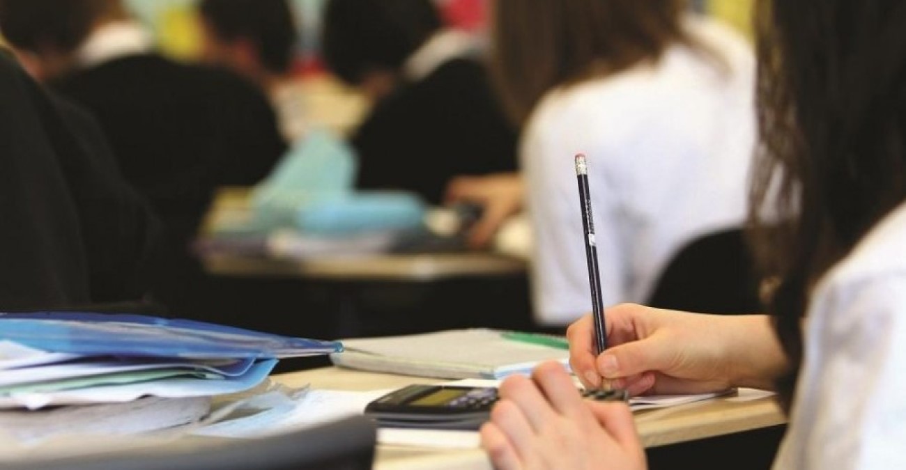 Παρελθόν οι εξετάσεις τετραμήνων - «Ναι» Βουλής στο νέο σύστημα αξιολόγησης μαθητών