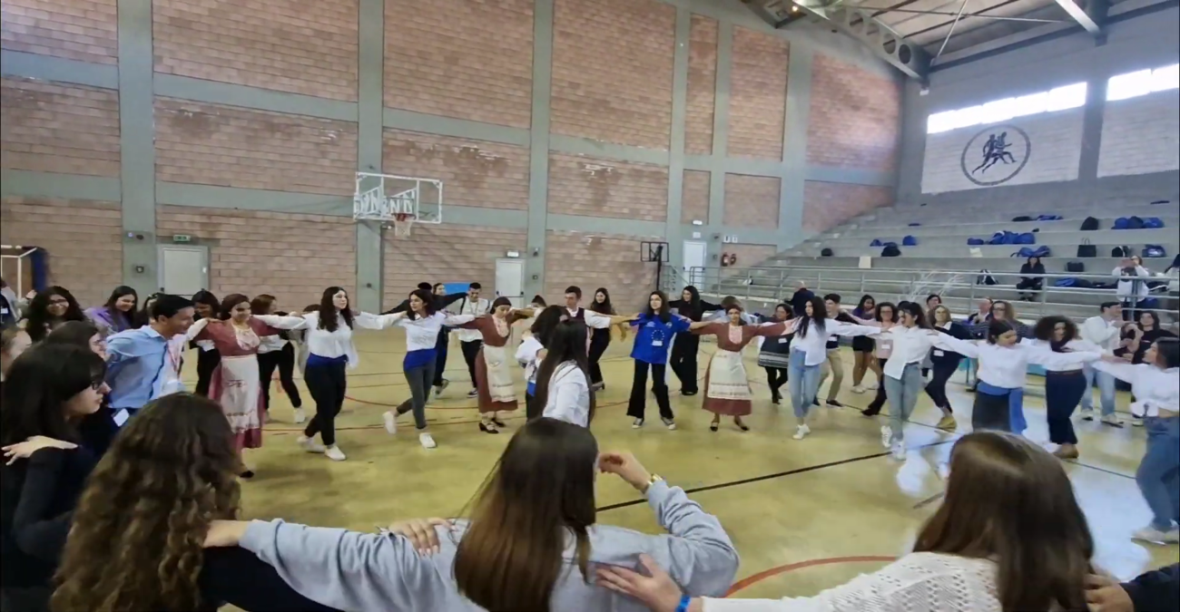 «Ξεφάντωσαν» ξένοι μαθητές σε σχολείο στη Λεμεσό - Χόρεψαν... συρτάκι - Δείτε βίντεο