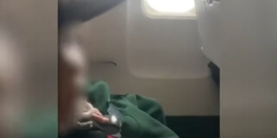Εφιάλτης στον αέρα για 175 επιβάτες: Κεραυνός χτύπησε αεροπλάνο στη Ρωσία – Δείτε το βίντεο