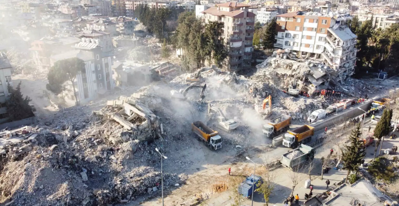 Σεισμός σε Τουρκία – Συρία: Συνεχίζεται το δράμα στα συντρίμμια – «Βρείτε έστω και ένα μέλος της κόρης μου»