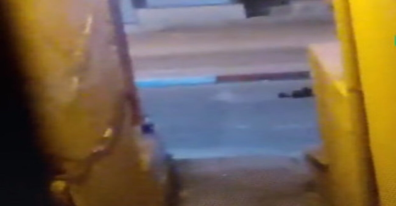 Η στιγμή της επίθεσης σε ισραηλινό στρατιωτικό όχημα με αυτοσχέδια βόμβα στη Δυτική Όχθη - Δείτε βίντεο