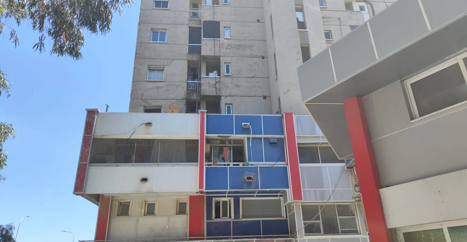 Τραγωδία στη Λάρνακα: 46χρονος από το Κονγκό o νεκρός - Εκδήλωση μνήμης έξω από την πολυκατοικία