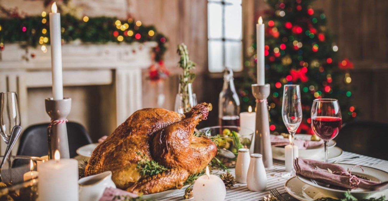 Χριστουγεννιάτικες συνταγές: Ολόκληρη γαλοπούλα με γέμιση και πάπια στον φούρνο – Πού να βρείτε όλα τα υλικά στην καλύτερη ποιότητα και τιμή