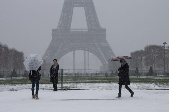  Σε πορτοκαλί συναγερμό έθεσαν οι γαλλικές αρχές σχεδόν τη μισή χώρα λόγω χιονοπτώσεων 