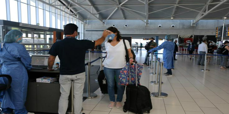 Προσγειώθηκαν στο Αεροδρόμιο Λάρνακας φορτωμένες με 16 κιλά κάνναβης στις αποσκευές τους - ΦΩΤΟΓΡΑΦΙΑ 