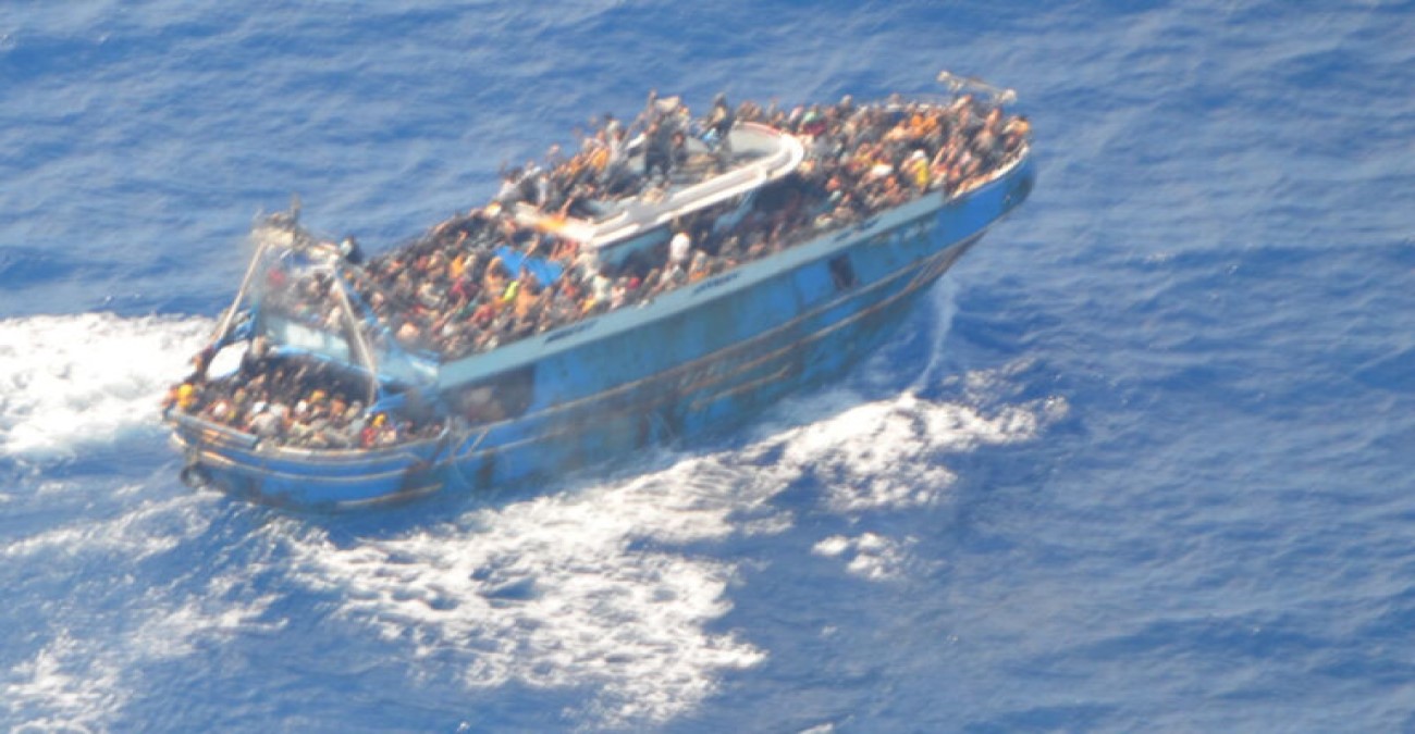 Πολύνεκρο ναυάγιο ανοιχτά της Πύλου: Οι 9 συλληφθέντες «φωτογραφίζουν» έναν εξ’ αυτών ως διακινητή – Τι ισχυρίστηκαν