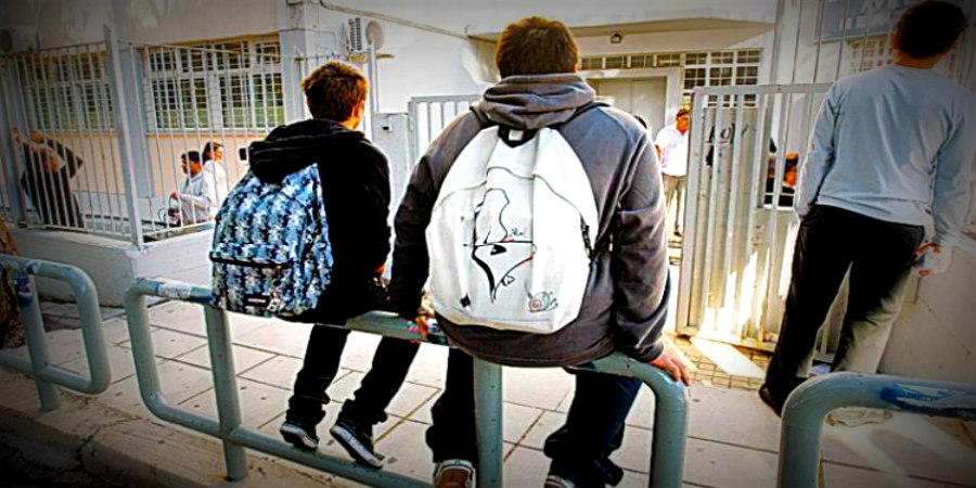 ΛΑΡΝΑΚΑ: Απίστευτη 'έμπνευση' μαθητών Λυκείου -Αναγκάστηκαν να σπάσουν τις πόρτες