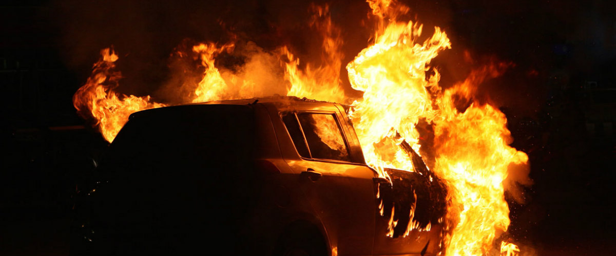 Στις φλόγες όχημα 56χρονης στη Λεμεσό - Καταστράφηκε ολοσχερώς