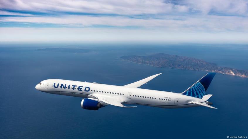 Αναστάτωση σε πτήσης της United Airlines από Αθήνα - Εκτροπή προς Ισλανδία λόγω τραυματισμού του πιλότου