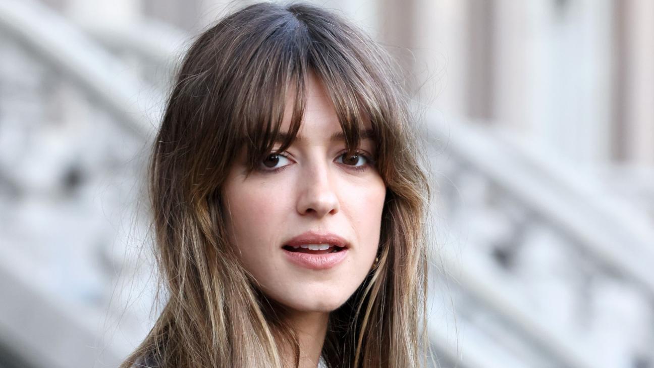 Το χρώμα μαλλιών που κάνει τα μαλλιά να δείχνουν πιο πυκνά, σύμφωνα με διάσημο κομμωτή