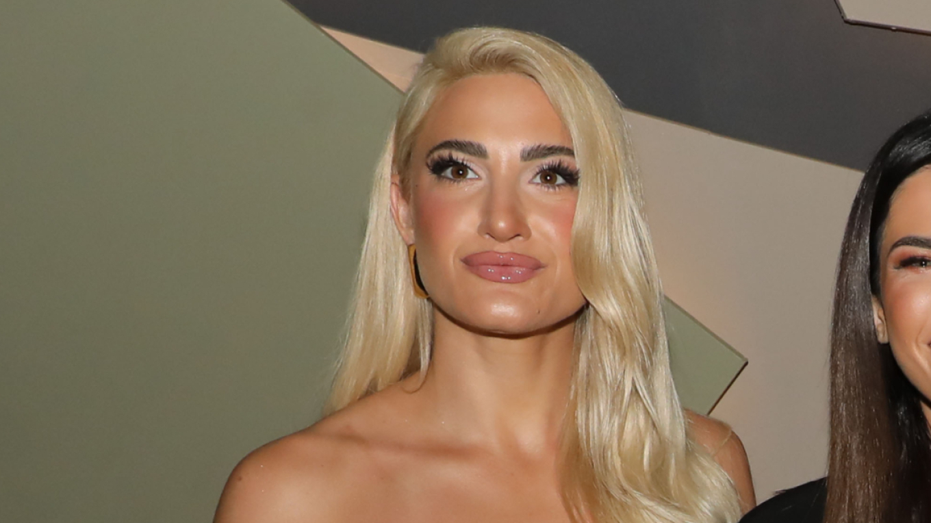 Τούνη: Στο βίντεο ο σύντροφός της γυρνάει και γελάει σε αυτόν που τραβάει και ο κόσμος νόμιζε ότι ήταν sex tape