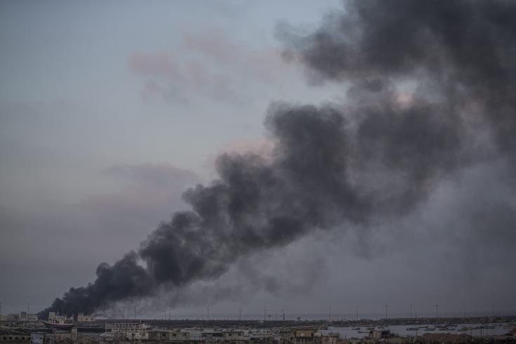 Σαουδική Αραβία: 'Εξωτερικής προέλευσης' έκρηξη σημειώθηκε σε πετρελαιοφόρο στο λιμάνι της Τζέντα