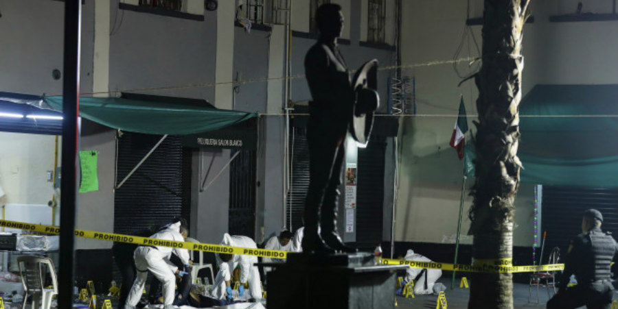 Μεξικό: 5 νεκροί από πυροβολισμούς σε πολυσύχναστη πλατεία - ΠΡΟΣΟΧΗ ΣΚΛΗΡΕΣ ΕΙΚΟΝΕΣ 