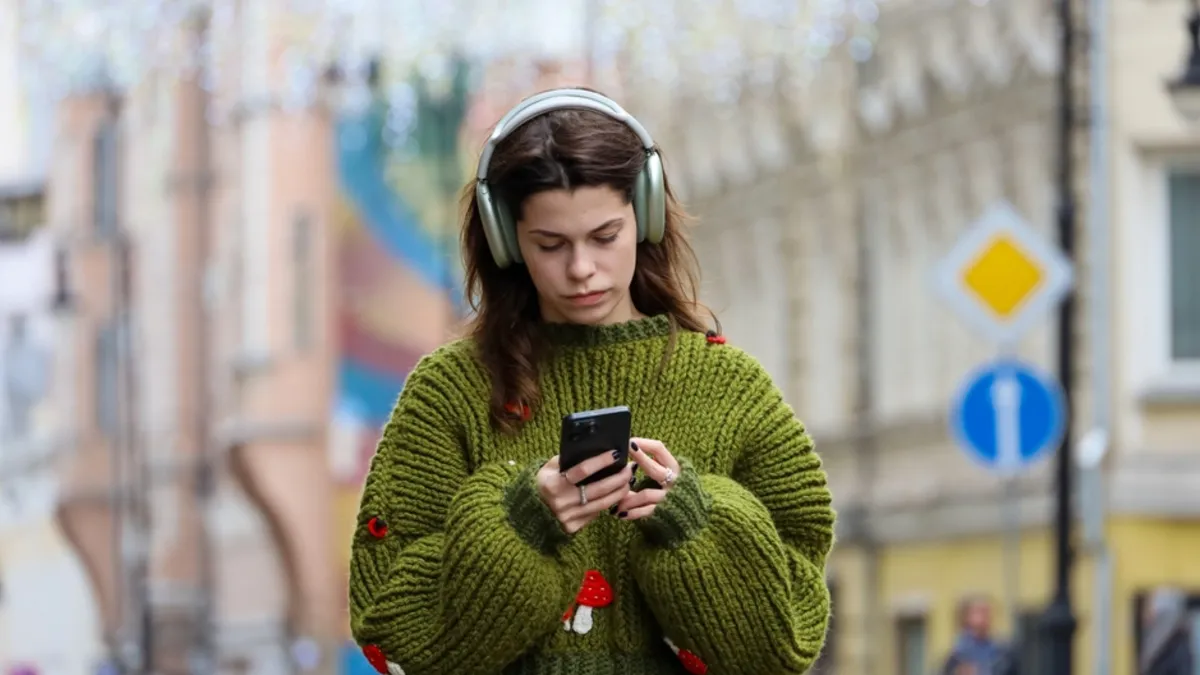 Επικίνδυνα τοξικά σε ακουστικά που φορούν οι νέοι – Τι δείχνει ευρωπαϊκή έρευνα