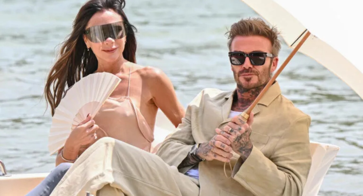 Victoria Beckham: Τραγουδά καραόκε και ο David χορεύει δίπλα της