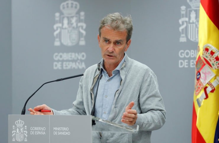 Οι ισπανοί γιατροί ζητούν το «κεφάλι» του επιδημιολόγου της Κυβέρνησης «για την παρατεταμένη ανικανότητά του»