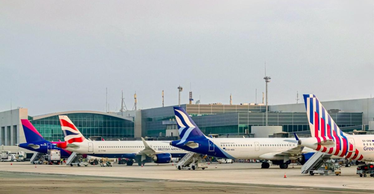 Ξεκίνησαν στη 1 τα ξημερώματα από το αεροδρόμιο Λάρνακας και έφτασαν πεζοί στην Αγία Νάπα - Ο λόγος θα σας εκπλήξει